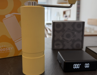 Mobiles Barista-Setup: Das Nuttii-Bundle im Alltags- und Reise-Test Nuttii Kaffeemühle und Waage