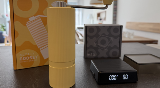 Nuttii Kaffeemühle und Waage