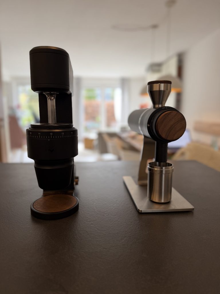 Zerno Z1 neben der Weber Key